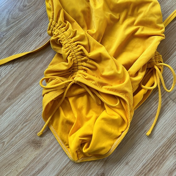Cute Yellow One Piece - size L - Picture 4 of 12
